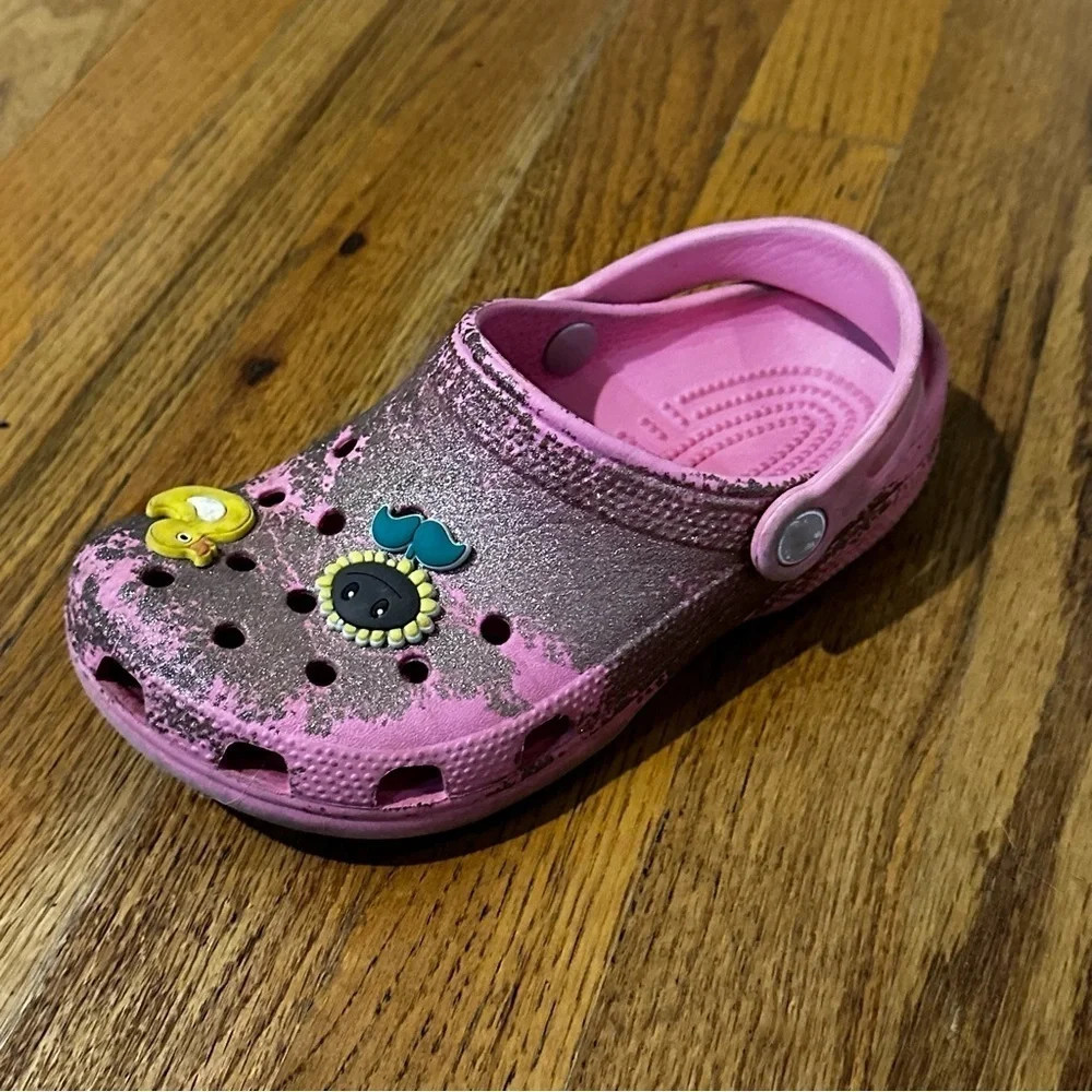Crocs Kids Pink Clogs with Fun Charms J2 Glitter crocs